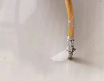 容县瓷砖空鼓维修公司专业解答在瓷砖铺贴过程中，如果使用的砂料过粗（如全部使用了粗砂），可能会导致以下问题